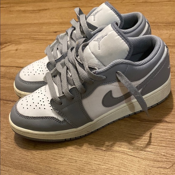 Nike Air Jordan 1 Low Vintage Grey Shoes 553560-053 (GS) Youth Sizes - Picture 14 of 15